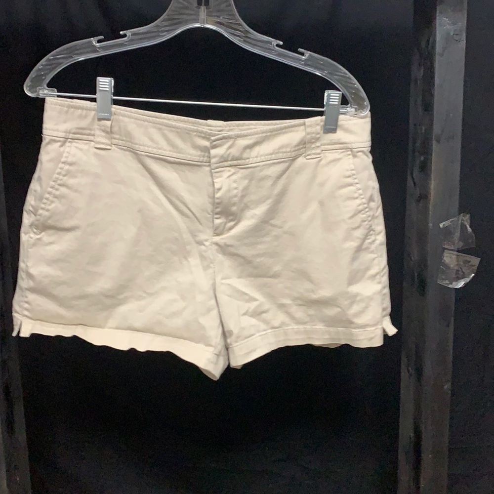 NEW York & Company tan shorts